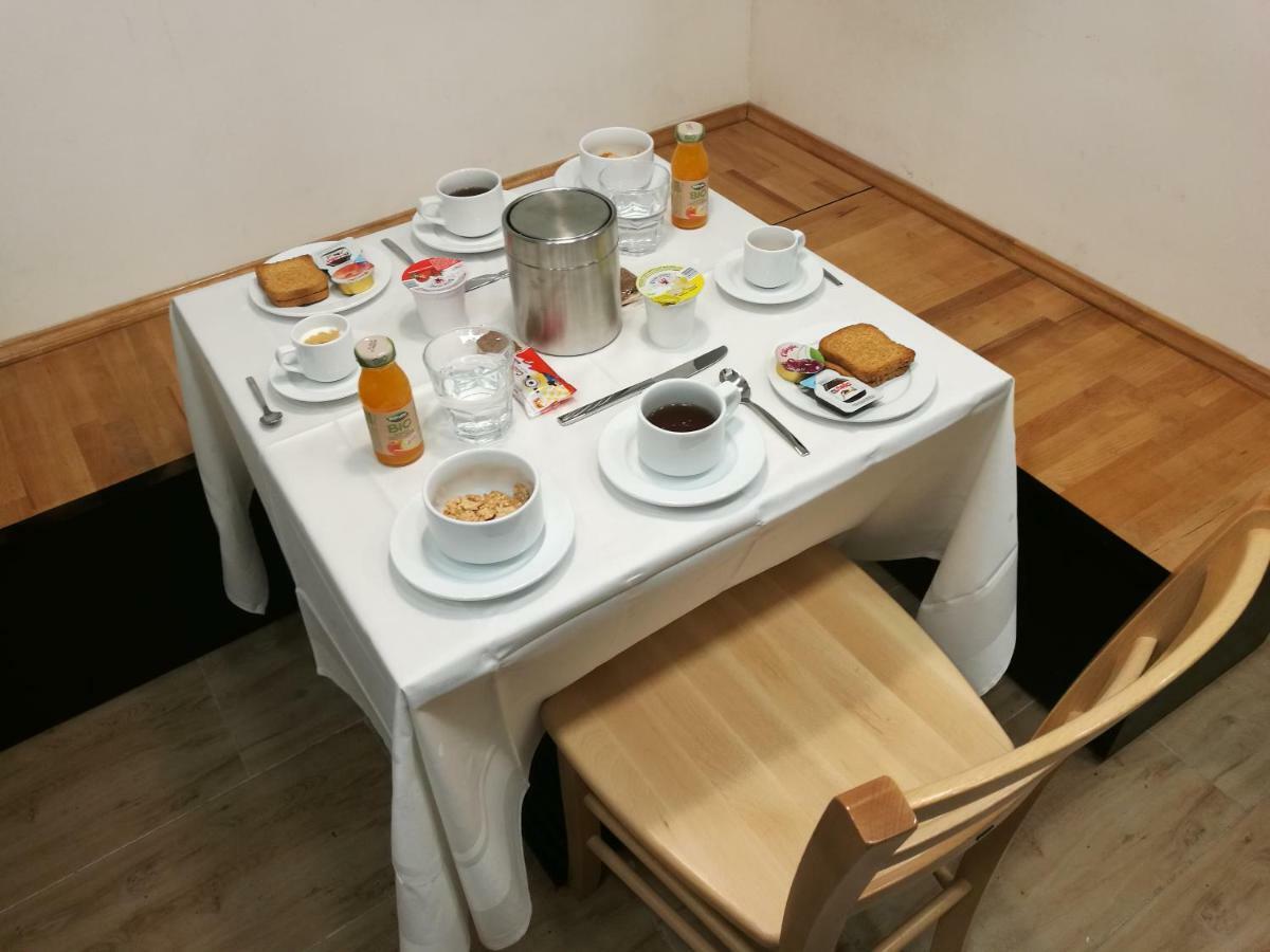 Al Trenino Accomodation Hotel โรม ภายนอก รูปภาพ