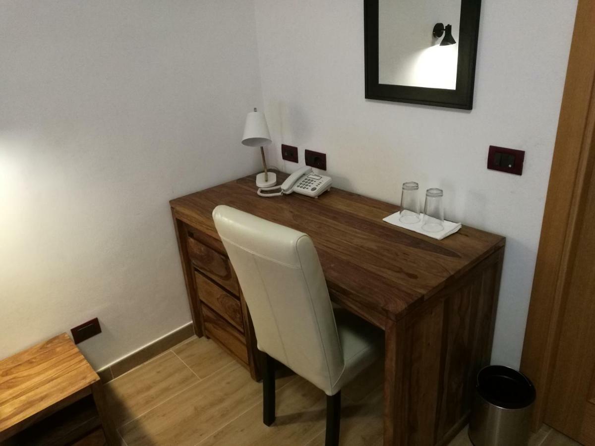 Al Trenino Accomodation Hotel โรม ภายนอก รูปภาพ
